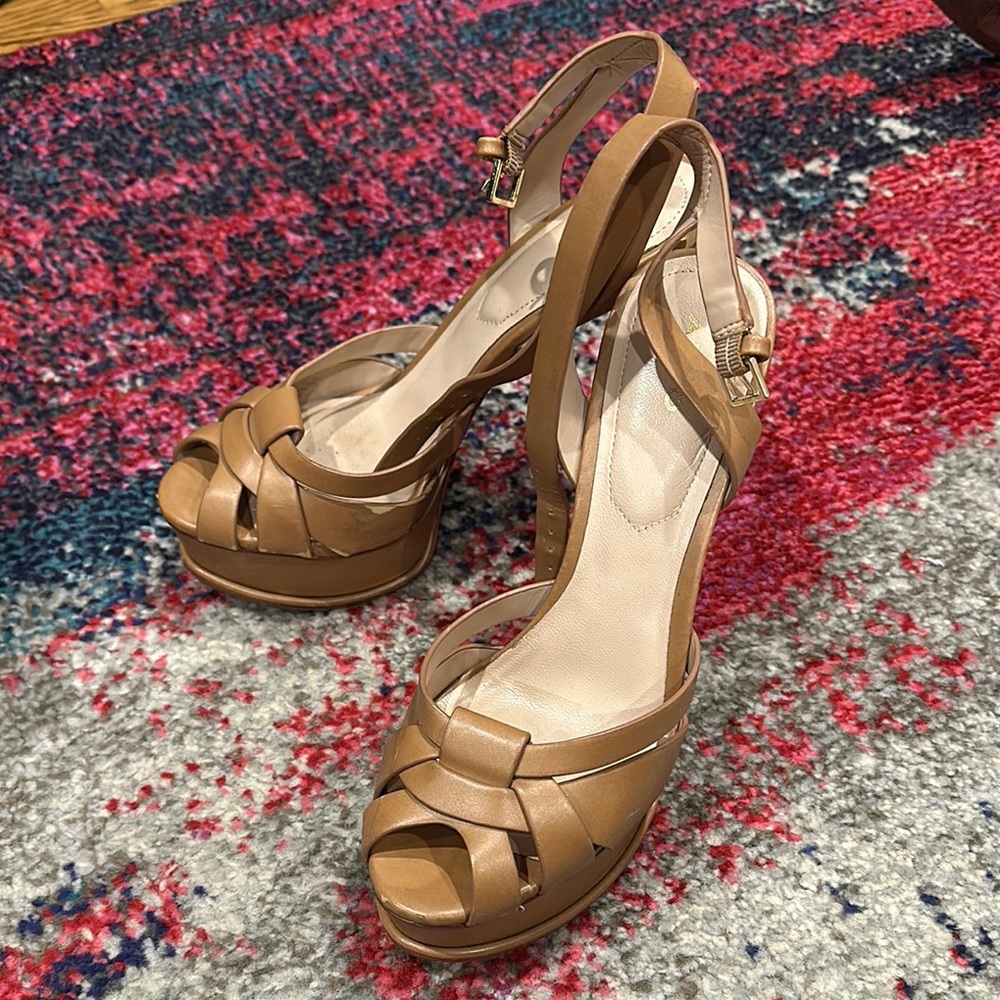 Tan Nude leather platform pumps